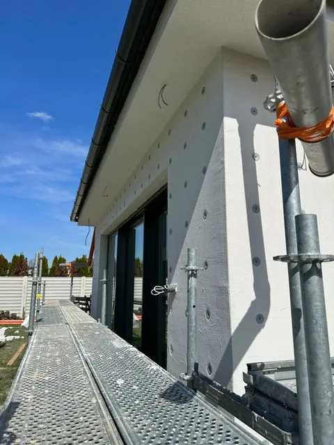 Polystyrén s tanierovými hmoždinkami
