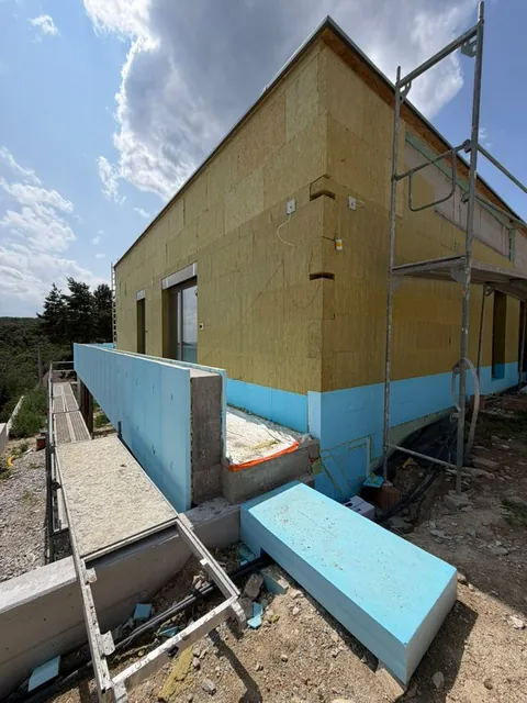 Roh domu s XPS na sokli a minerálnou vlnou